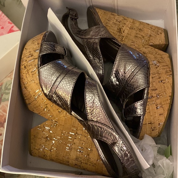 BCBGeneration wedge sandals - Picture 16 of 16